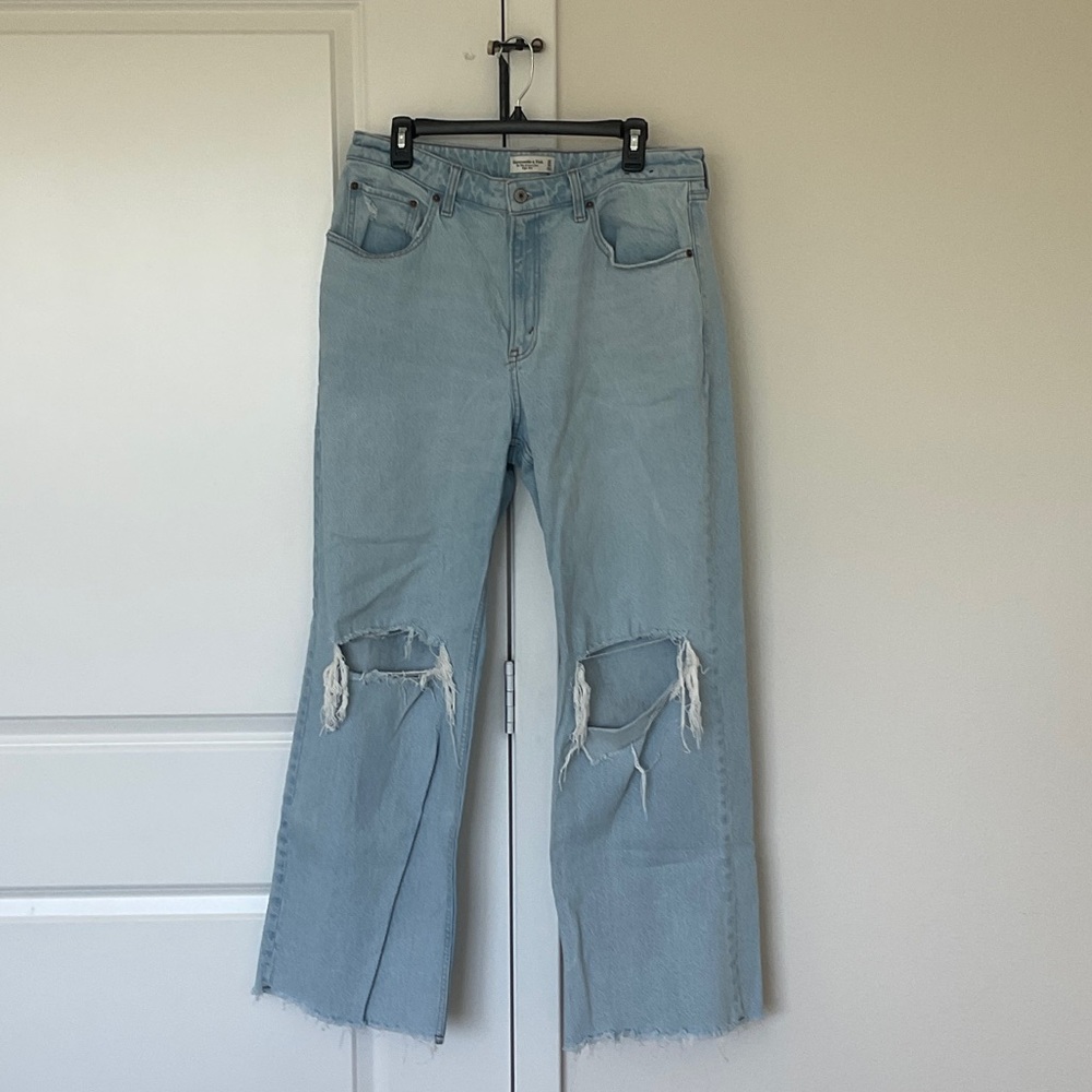 Abercrombie 90’s Relaxed Jean High Rise SIZE 32/14